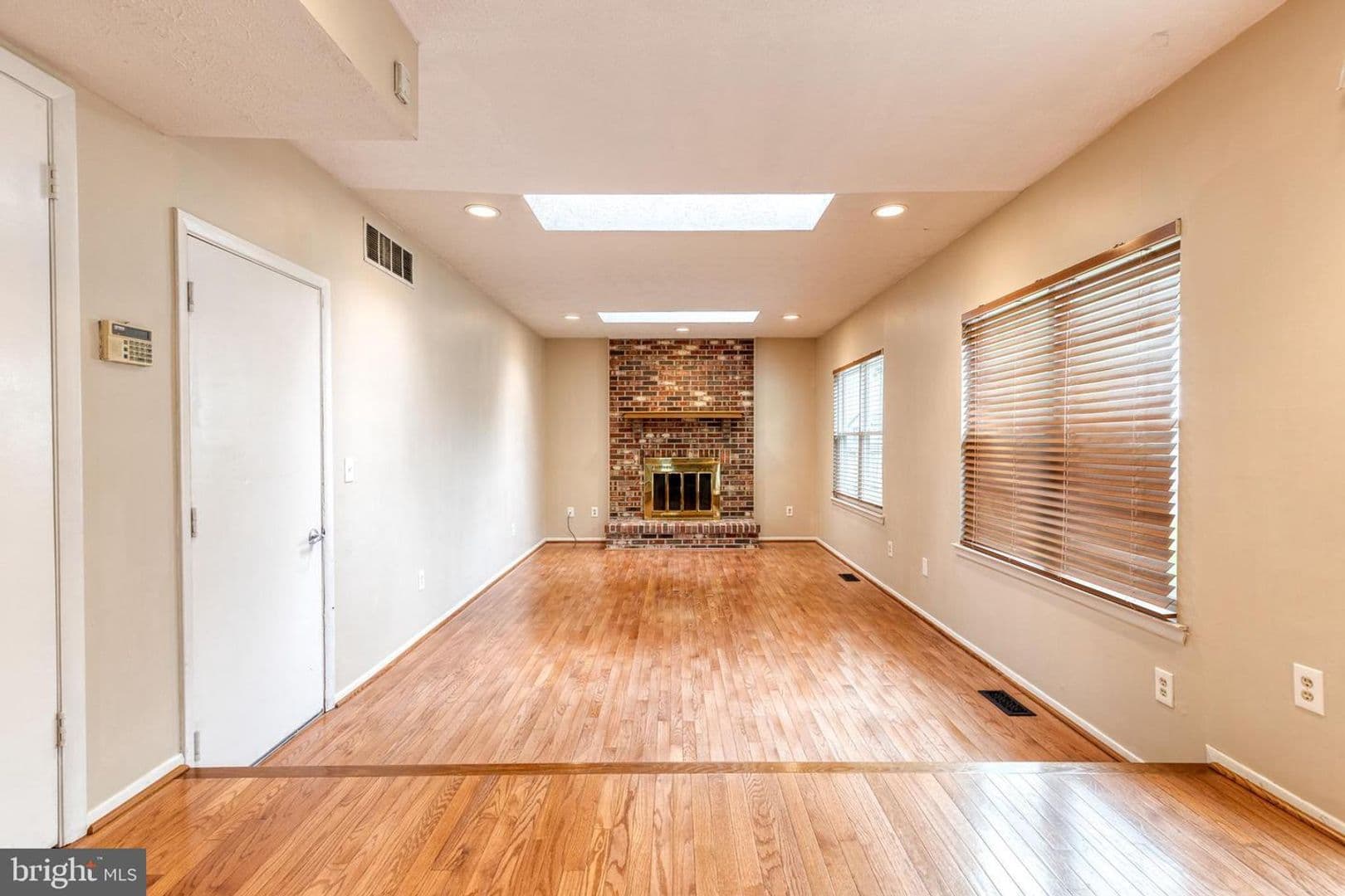 Pasadena House: 7846 Dero Drive