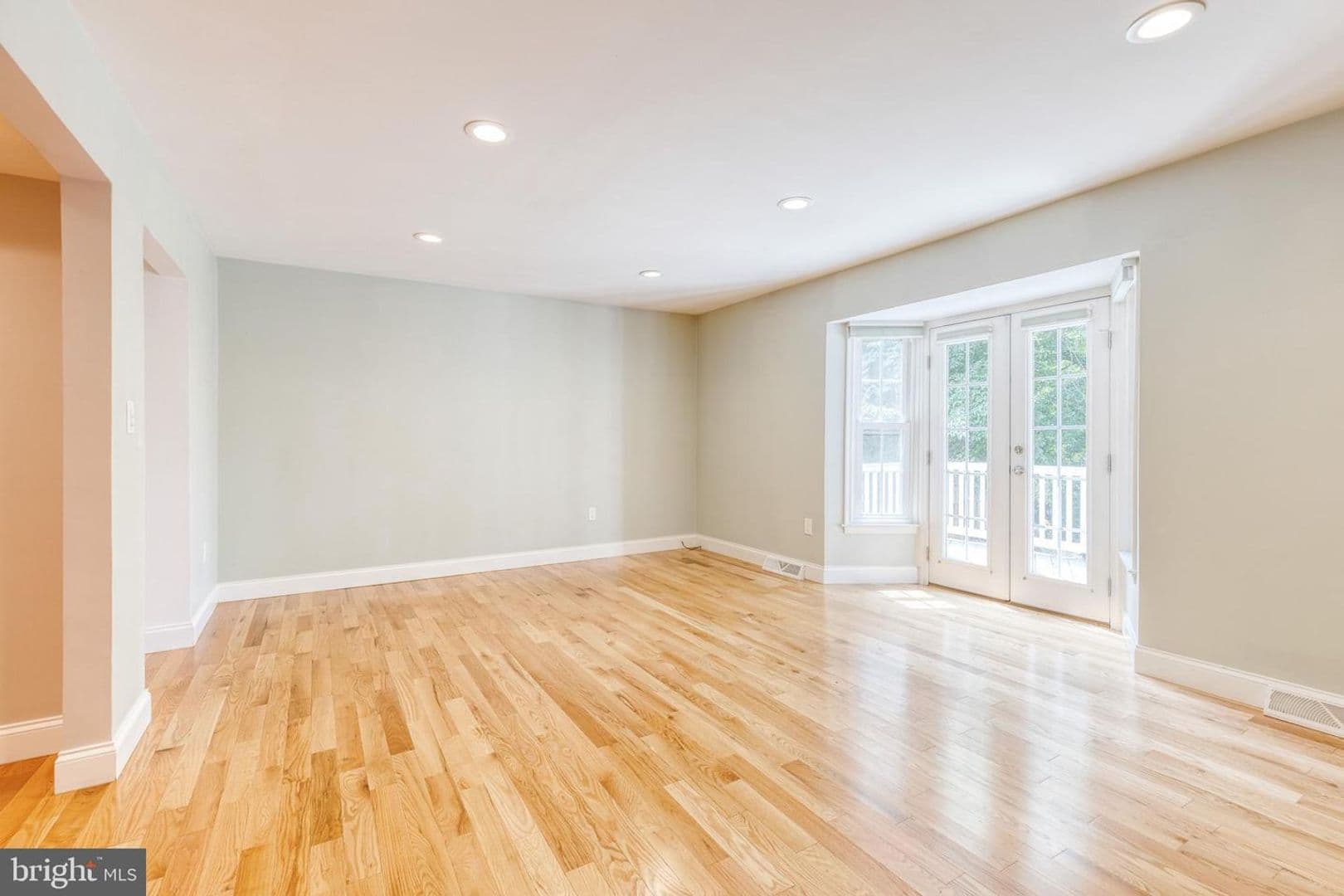 Crofton House: 1632 Angus Court