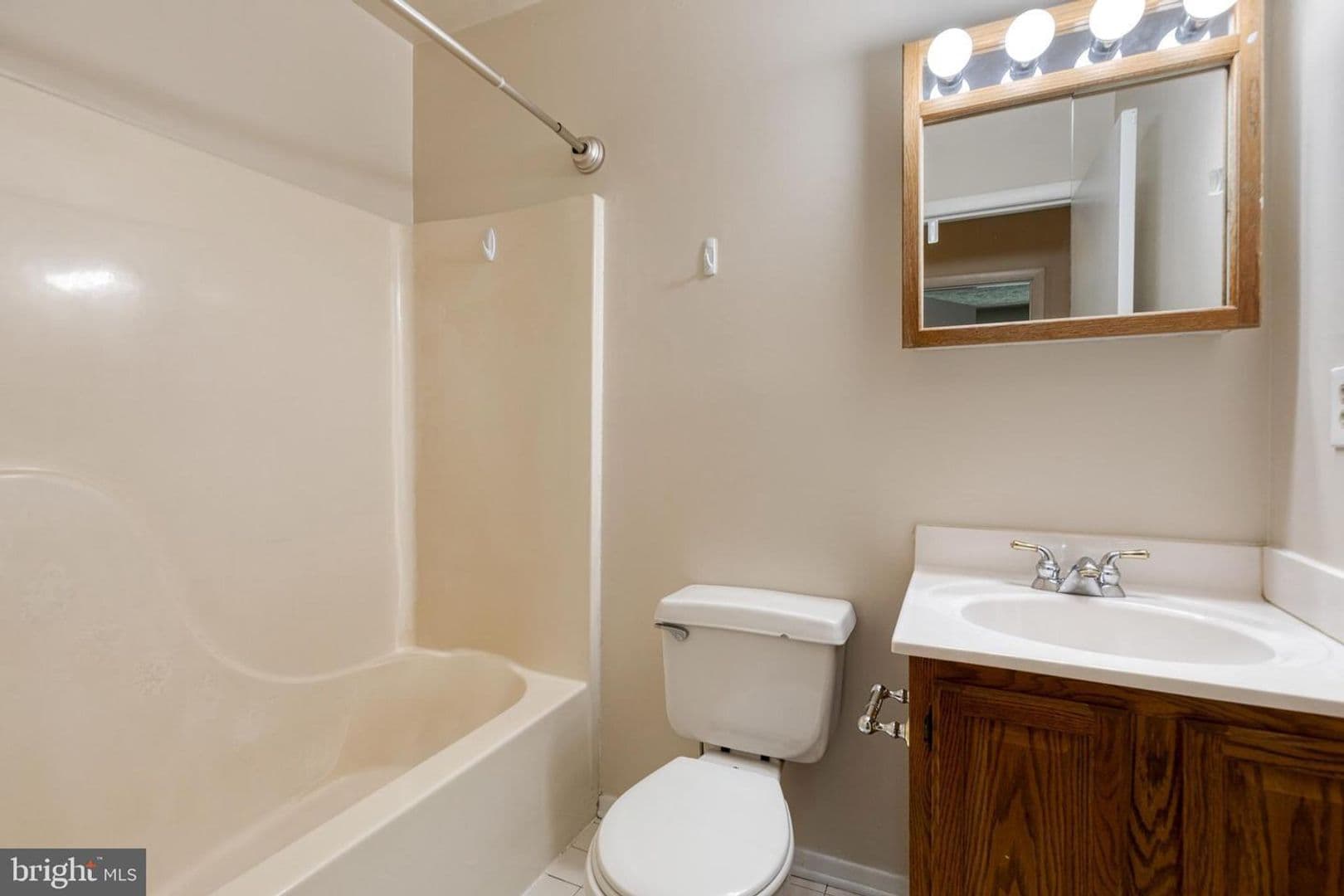 Pasadena House: 7846 Dero Drive