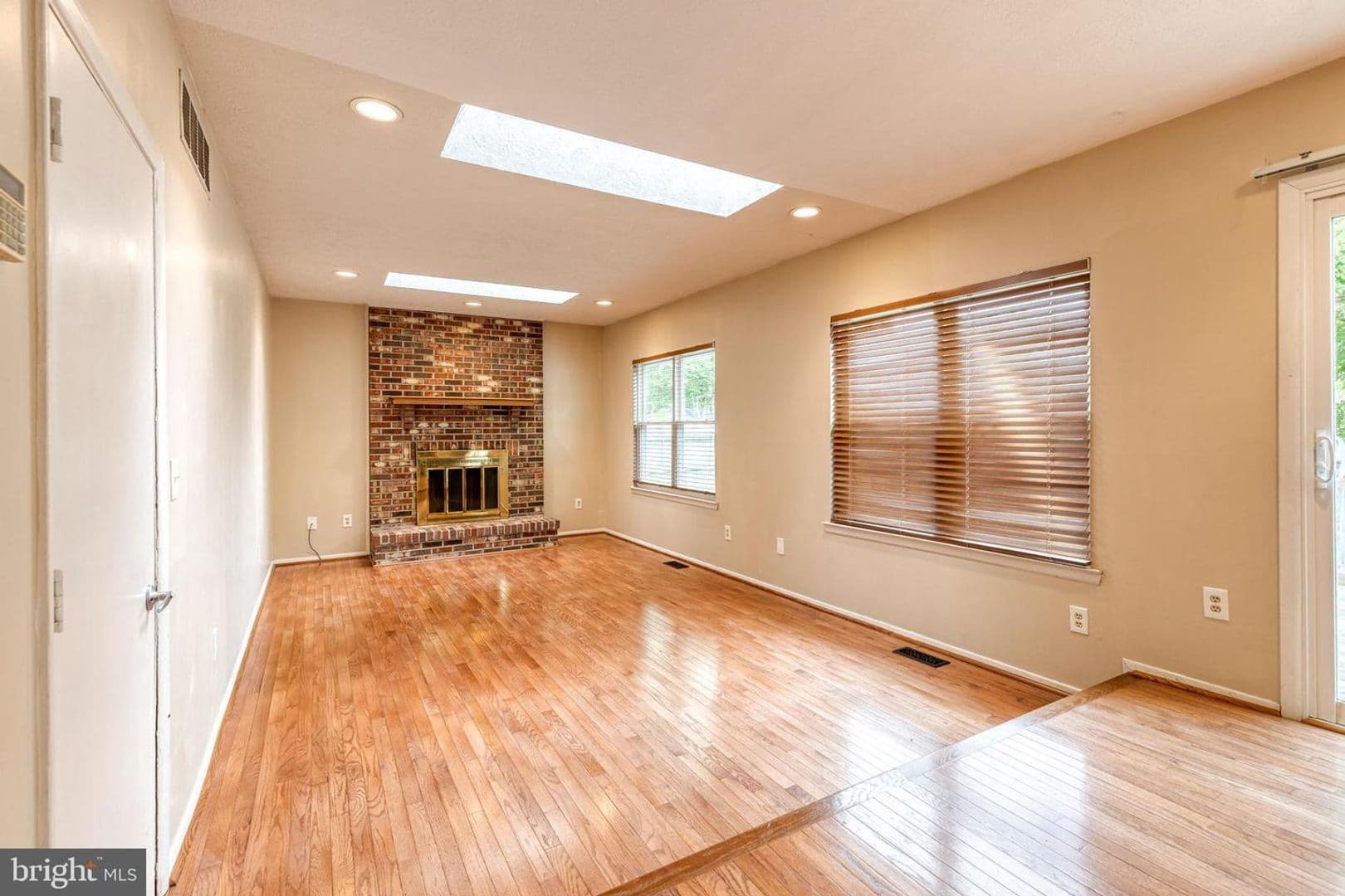Pasadena House: 7846 Dero Drive