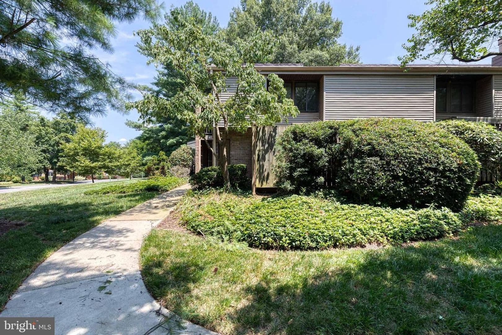 Columbia House: 10564 Cross Fox Lane
