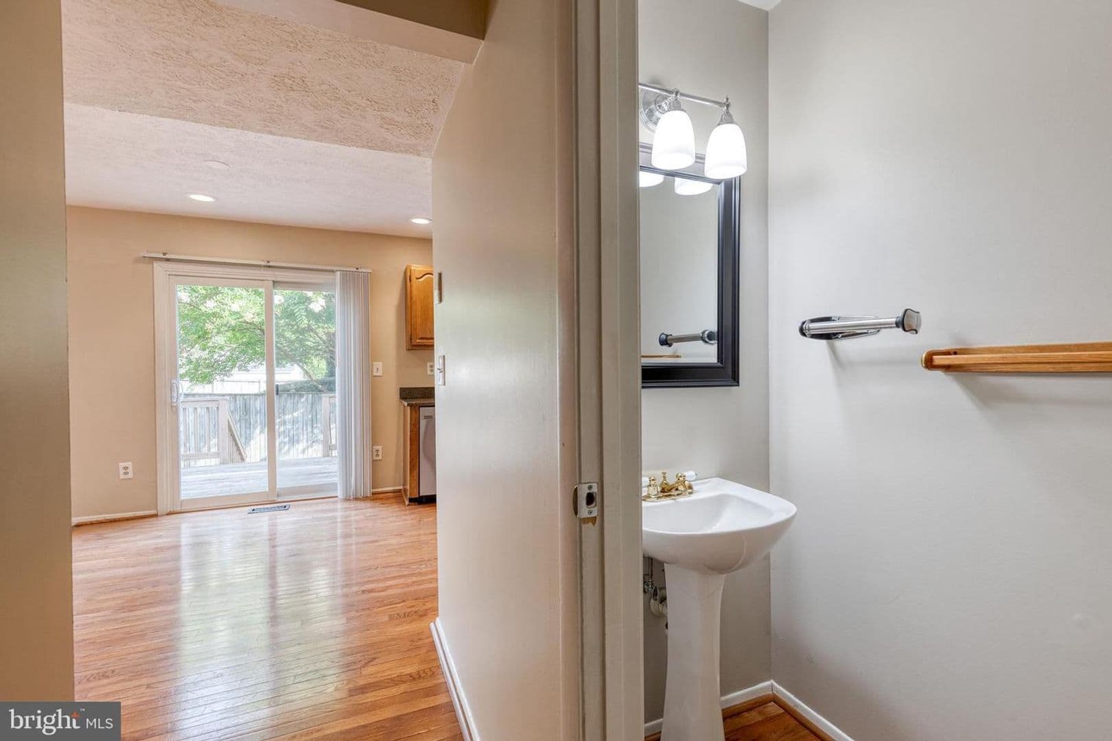 Pasadena House: 7846 Dero Drive