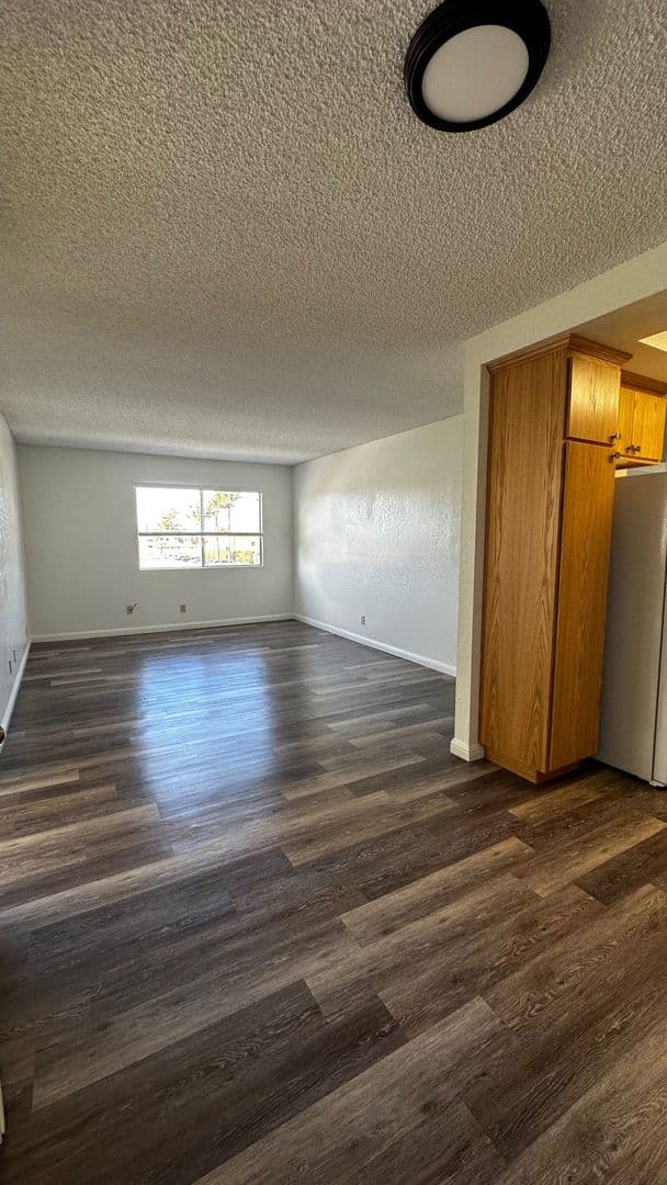 Lompoc Apartment: 960 West Chestnut Ave