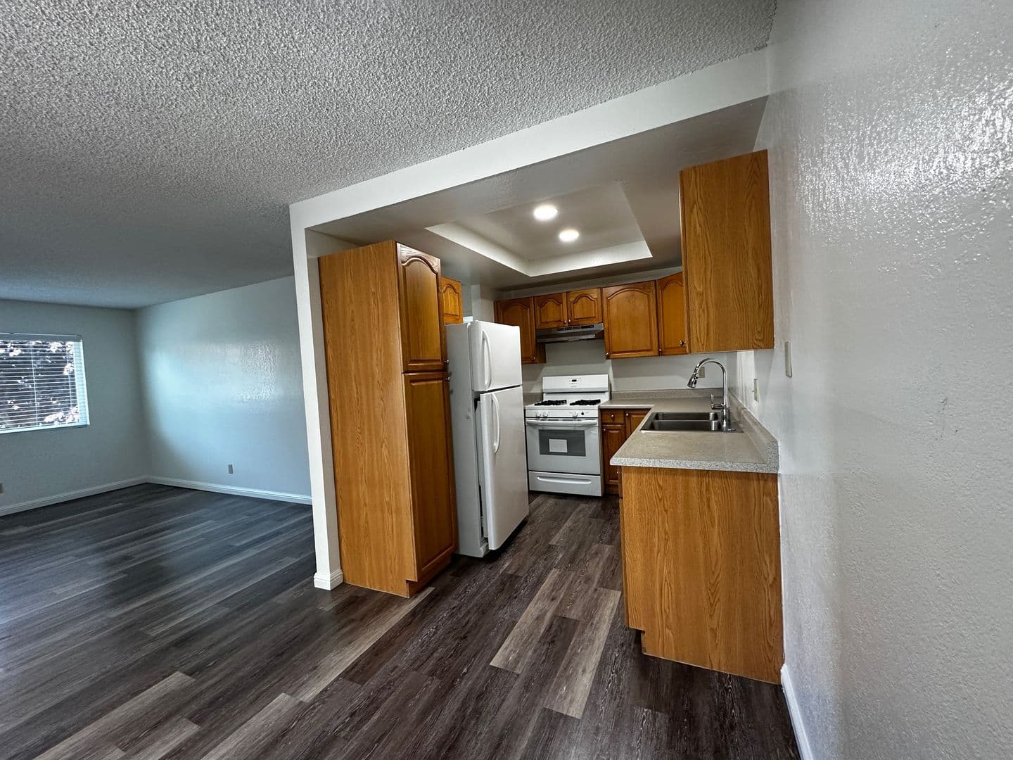 Lompoc Apartment: 960 West Chestnut Ave