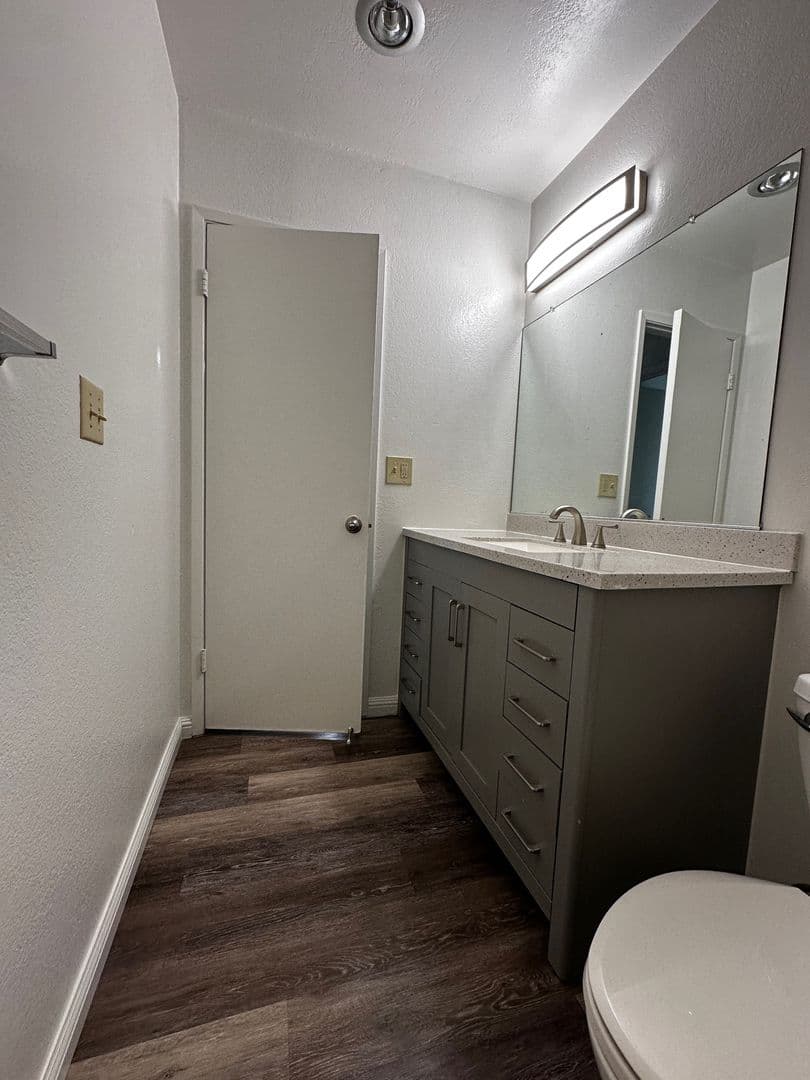 Lompoc Apartment: 960 West Chestnut Ave