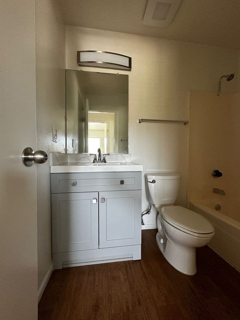 Lompoc Apartment: 960 West Chestnut Ave