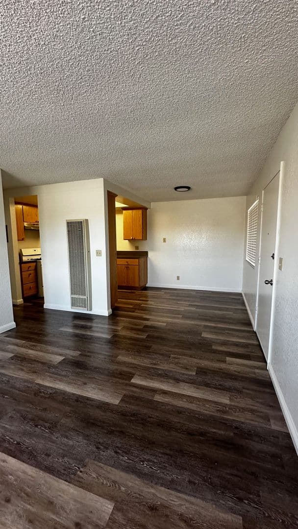 Lompoc Apartment: 960 West Chestnut Ave