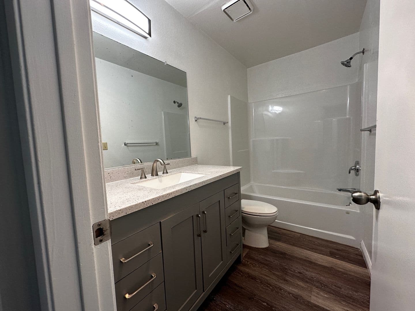Lompoc Apartment: 960 West Chestnut Ave
