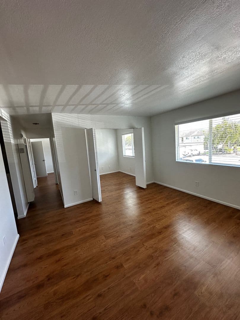 Lompoc Apartment: 960 West Chestnut Ave