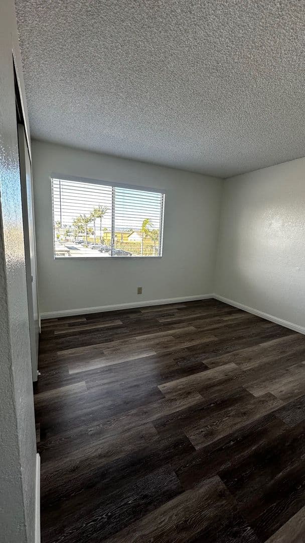 Lompoc Apartment: 960 West Chestnut Ave