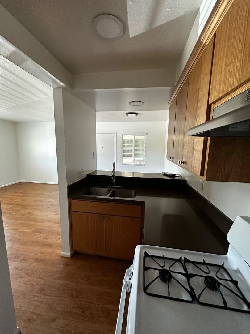 Lompoc Apartment: 960 West Chestnut Ave