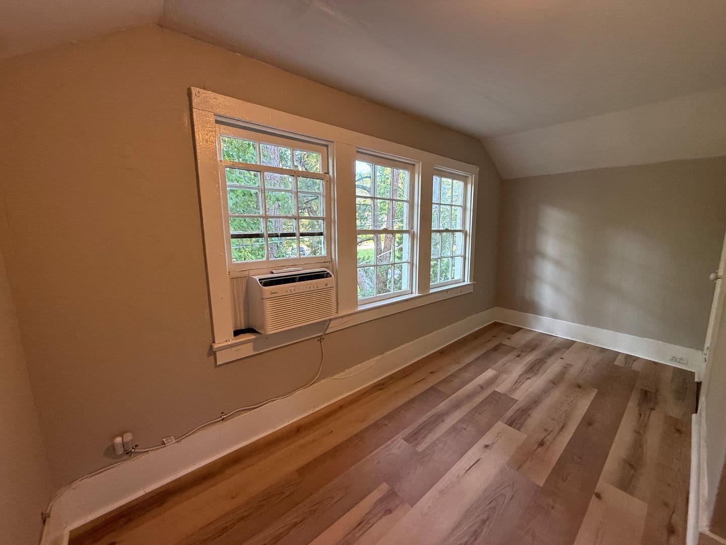 Wilson Apartment: 102 Parkview Street