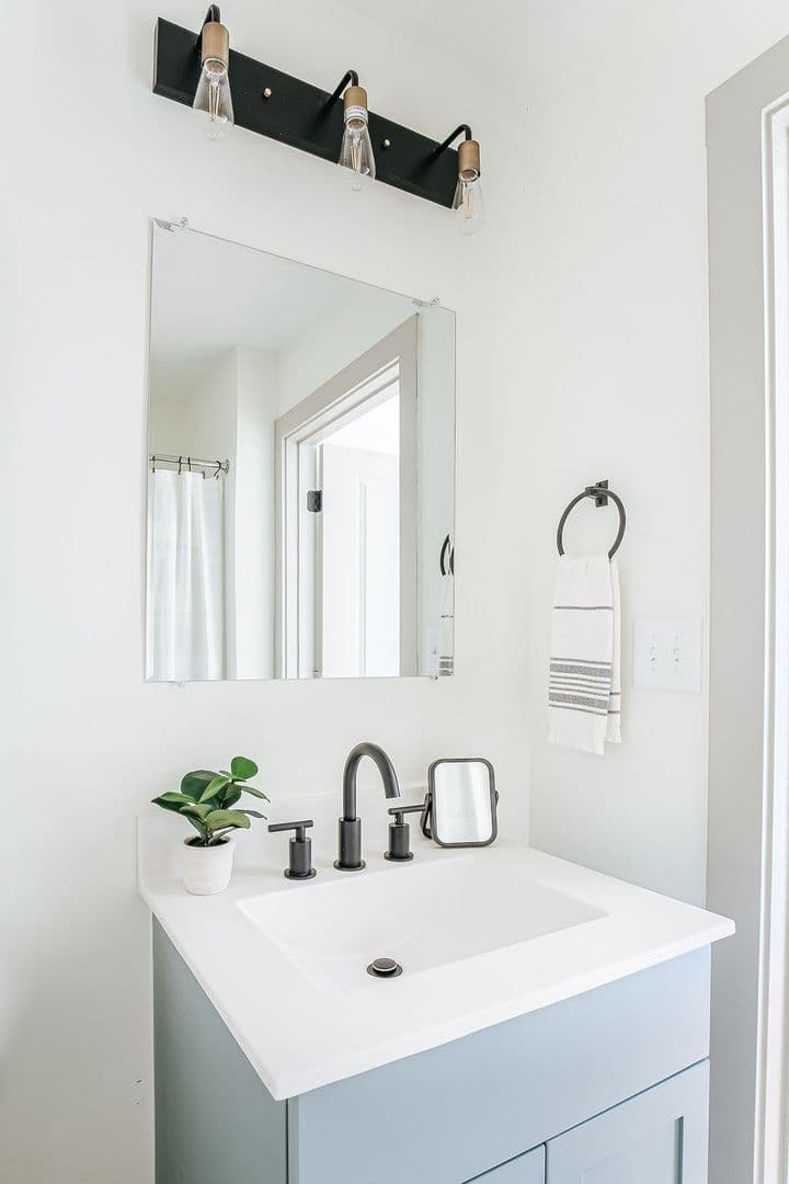 Wilson Apartment: 211 Kenan Street West