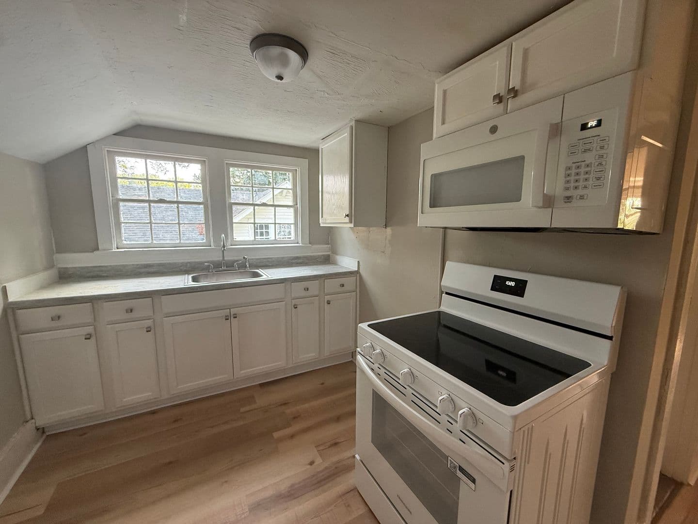 Wilson Apartment: 102 Parkview Street