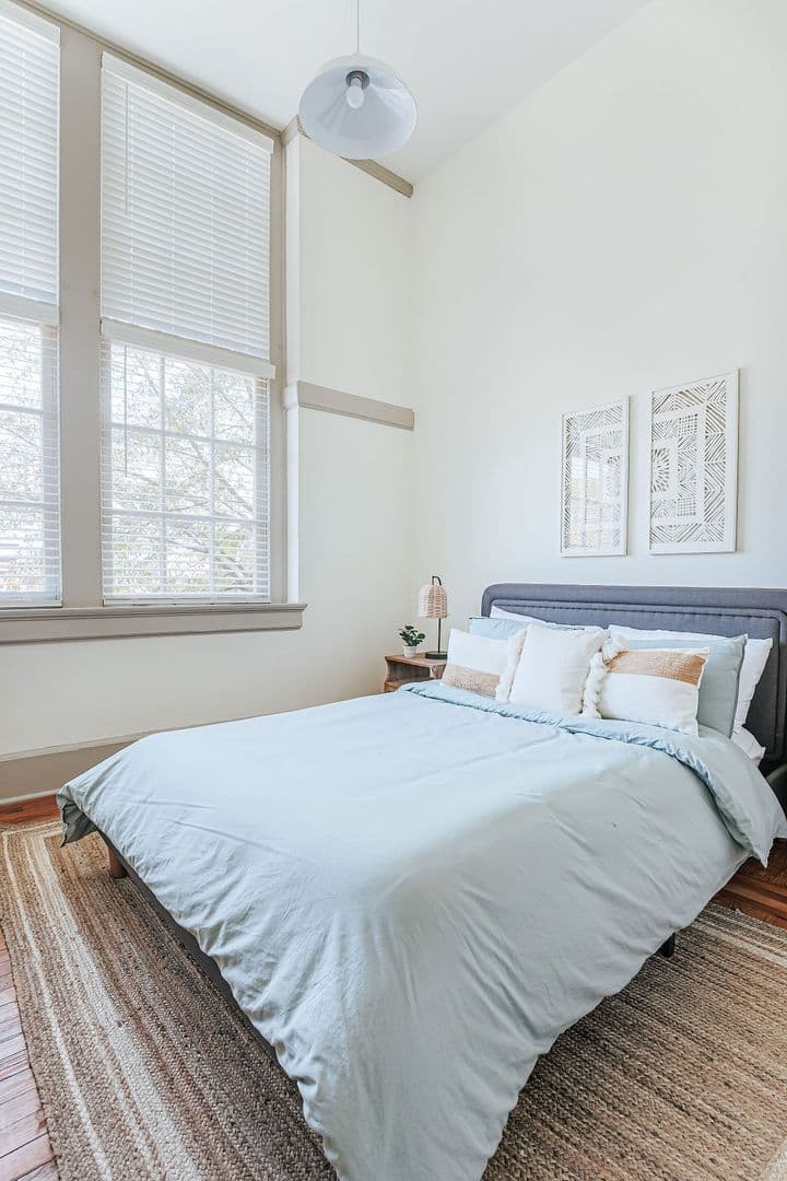 Wilson Apartment: 211 Kenan Street West