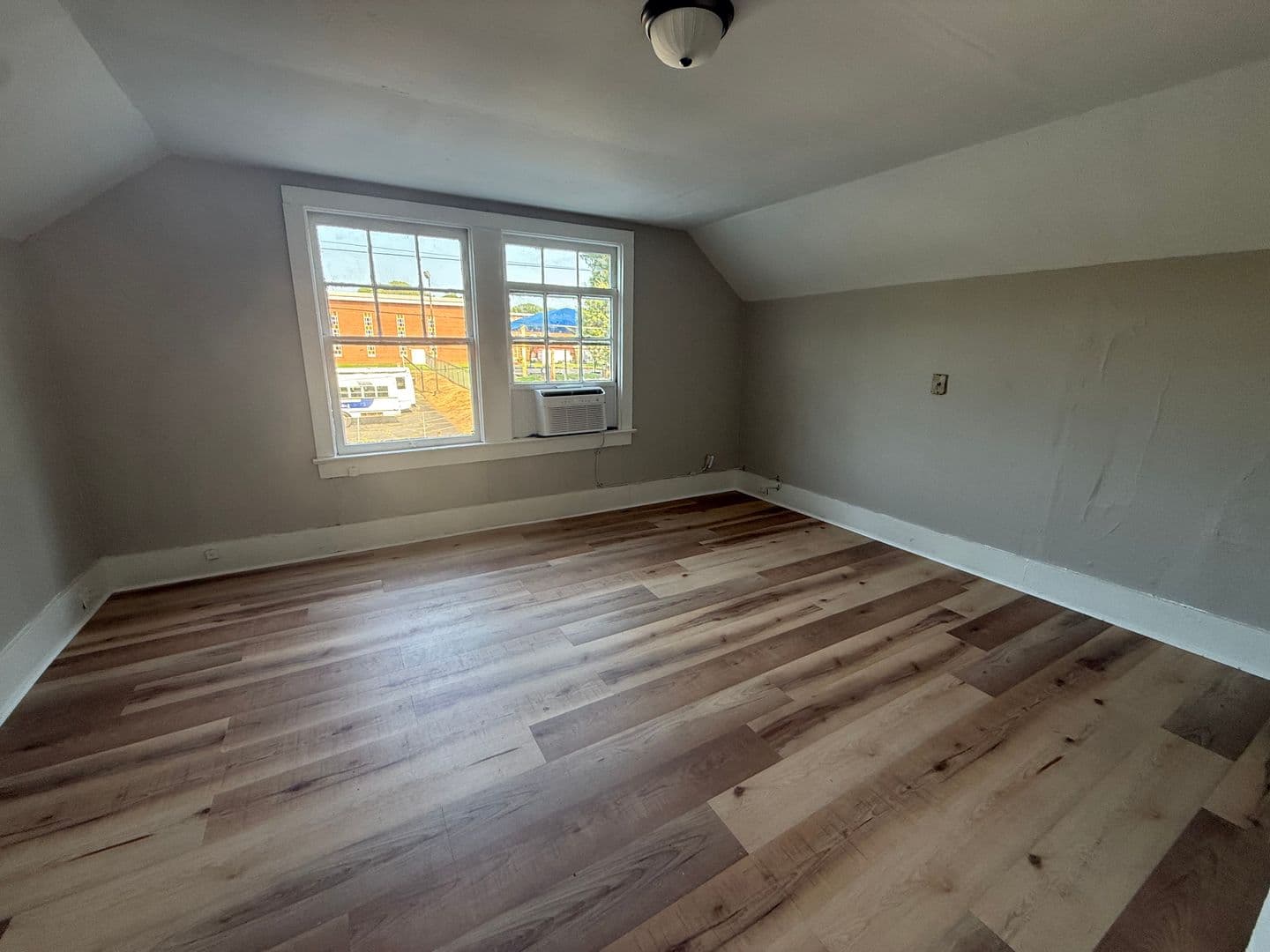 Wilson Apartment: 102 Parkview Street