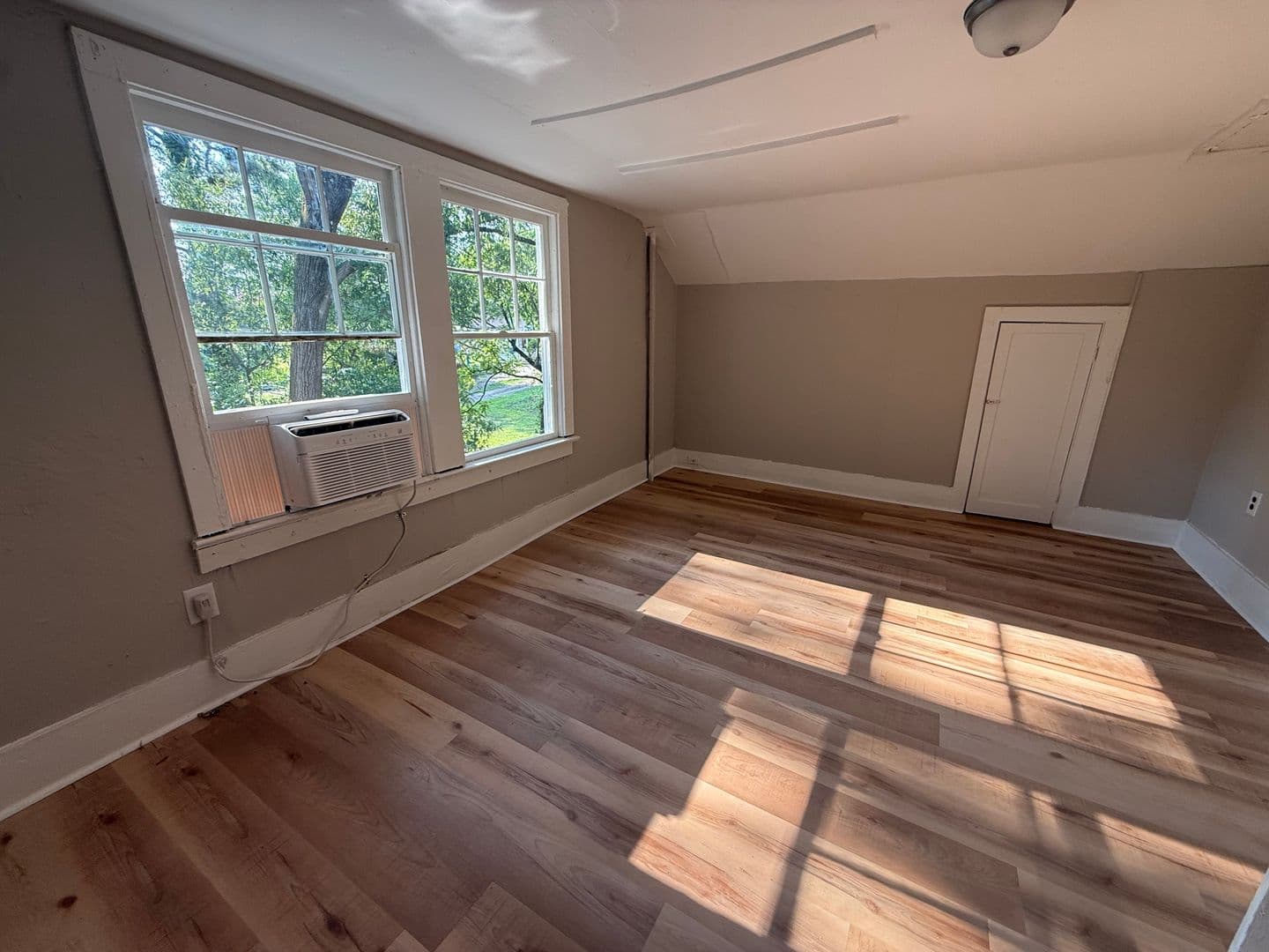 Wilson Apartment: 102 Parkview Street