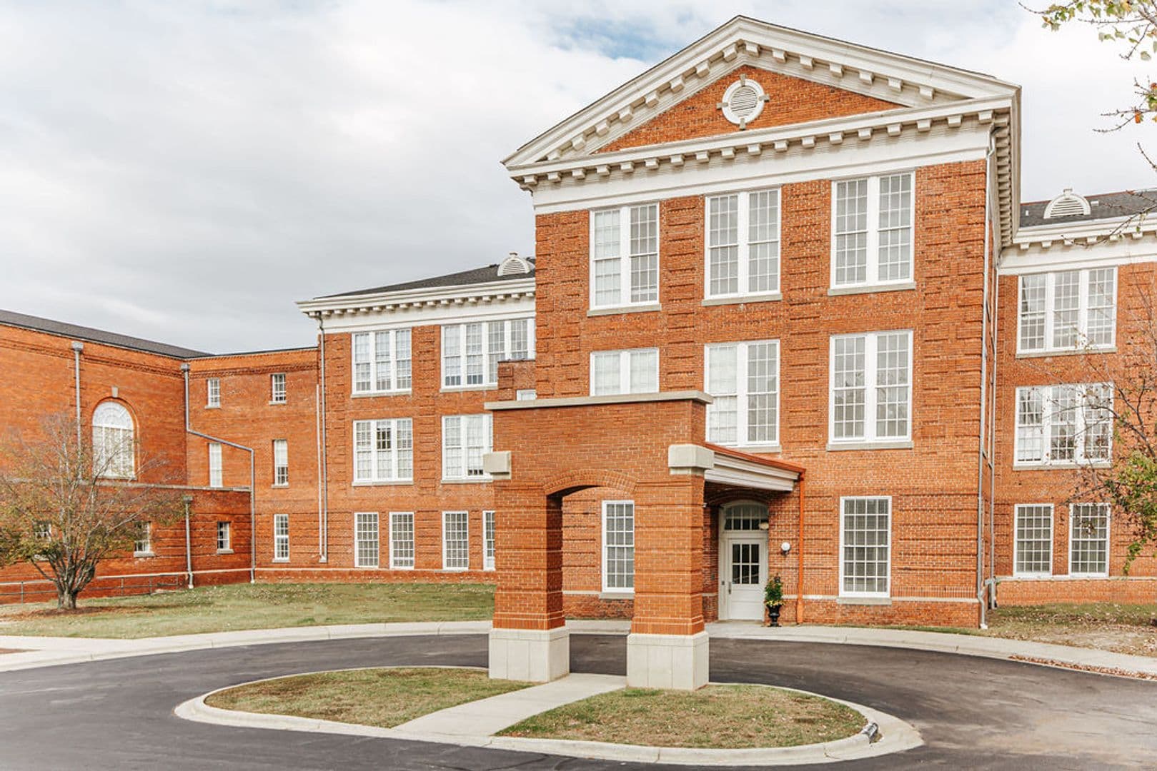 Wilson Apartment: 211 Kenan Street West