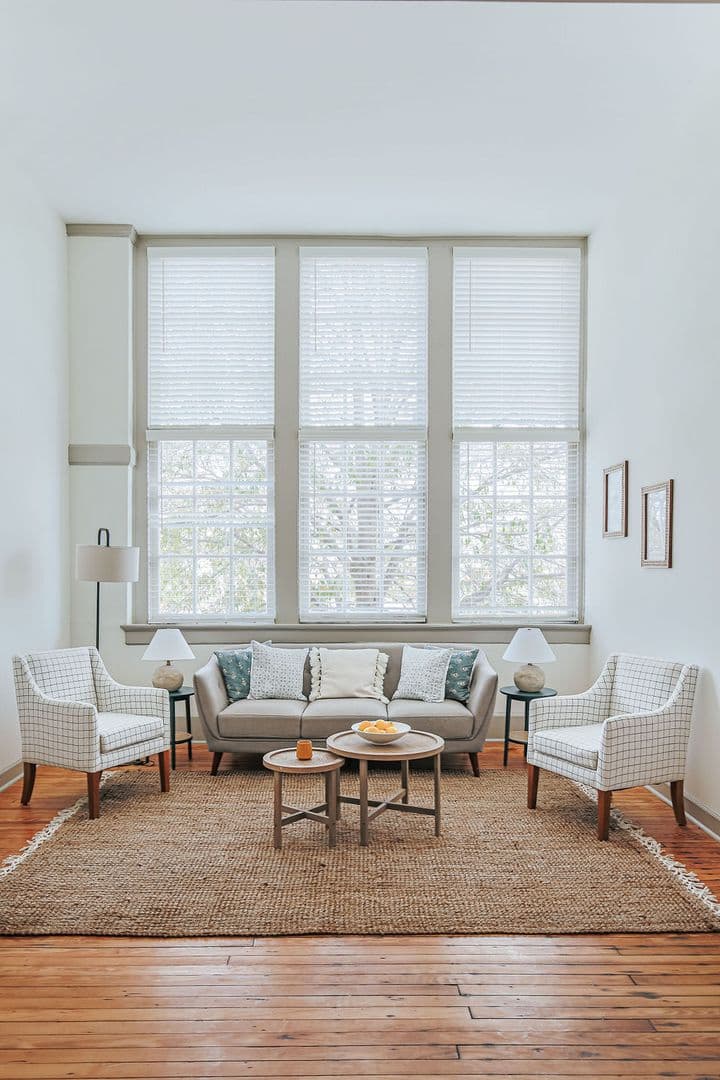 Wilson Apartment: 211 Kenan Street West