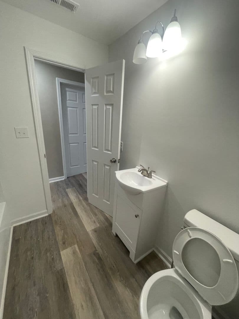 Wilson Apartment: 303 Freeman Street