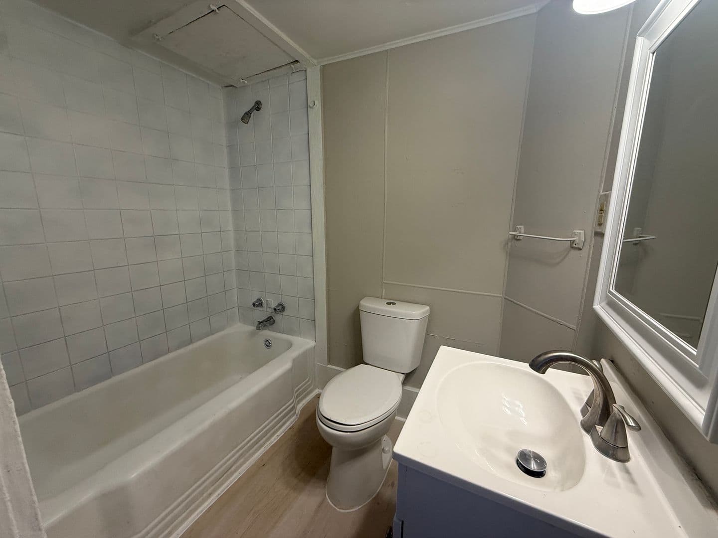Wilson Apartment: 104 Parkview Street