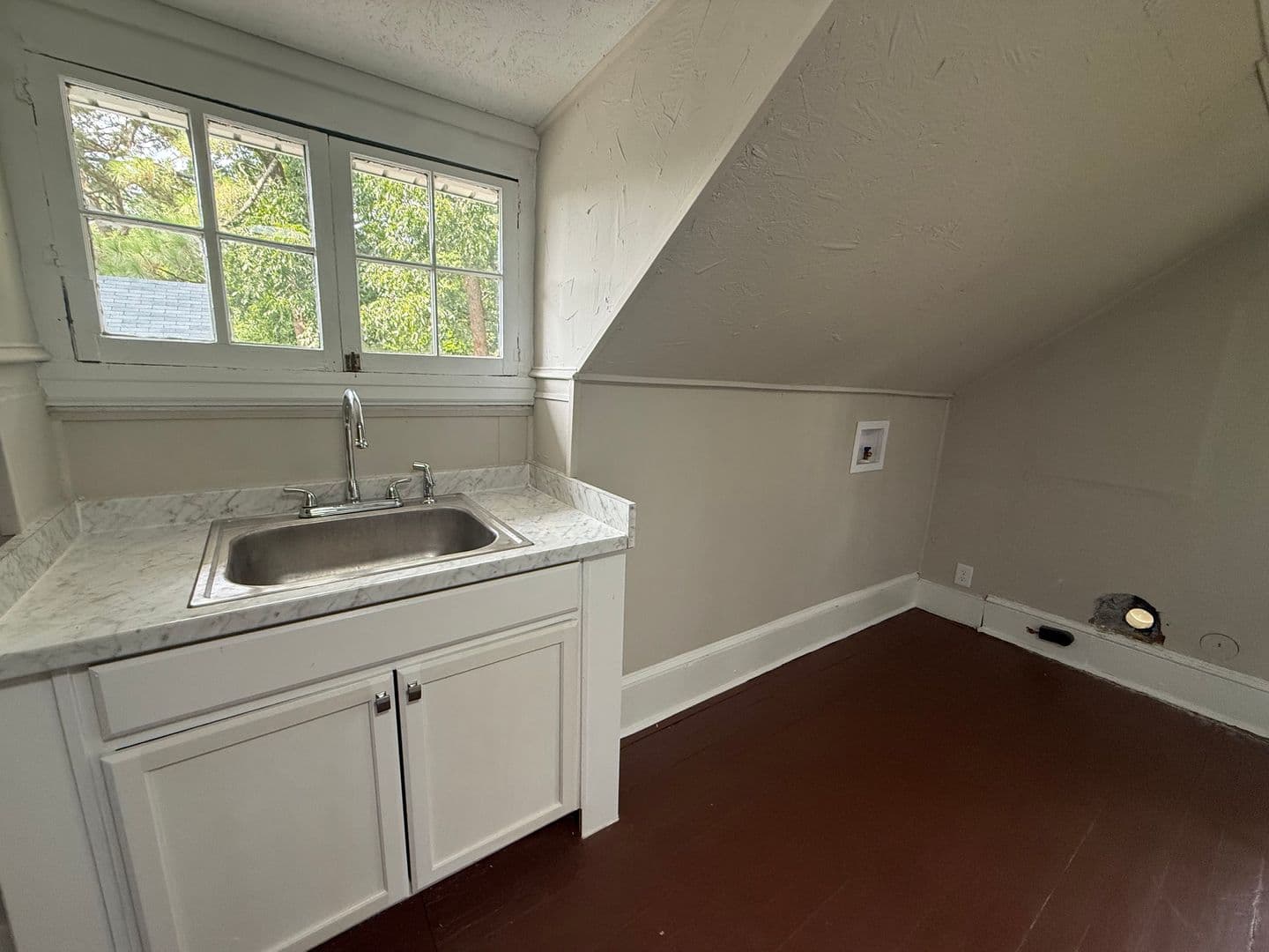 Wilson Apartment: 104 Parkview Street