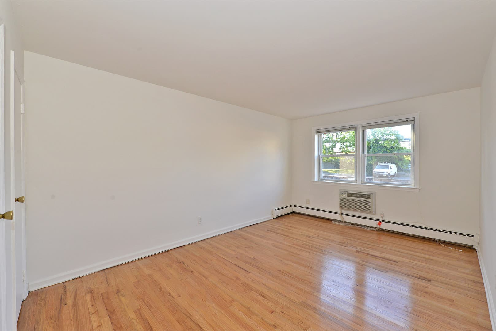Roselle Park Apartment: 428 Chestnut Street