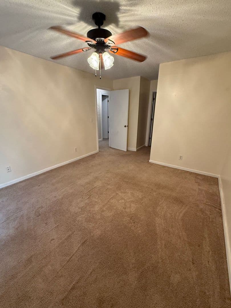 Columbia Apartment: Village Creek Drive