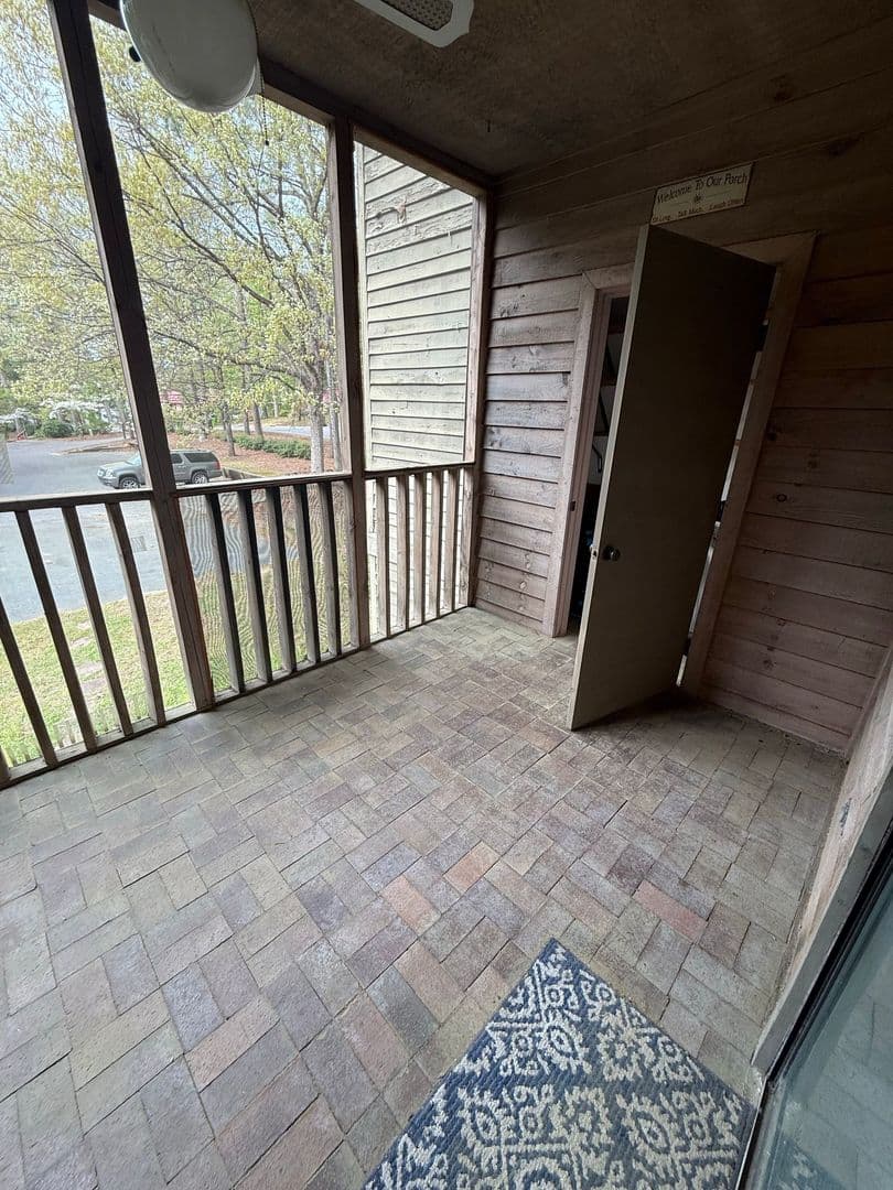 Columbia Apartment: Village Creek Drive
