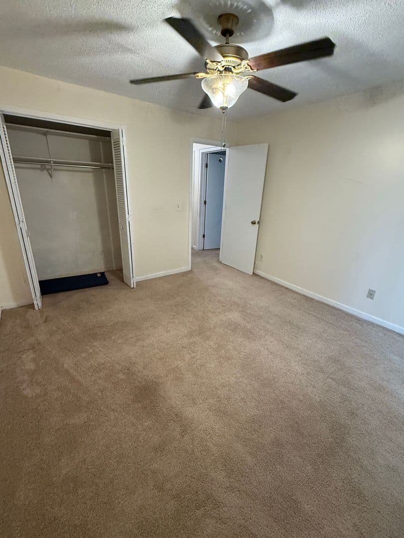 Columbia Apartment: Village Creek Drive