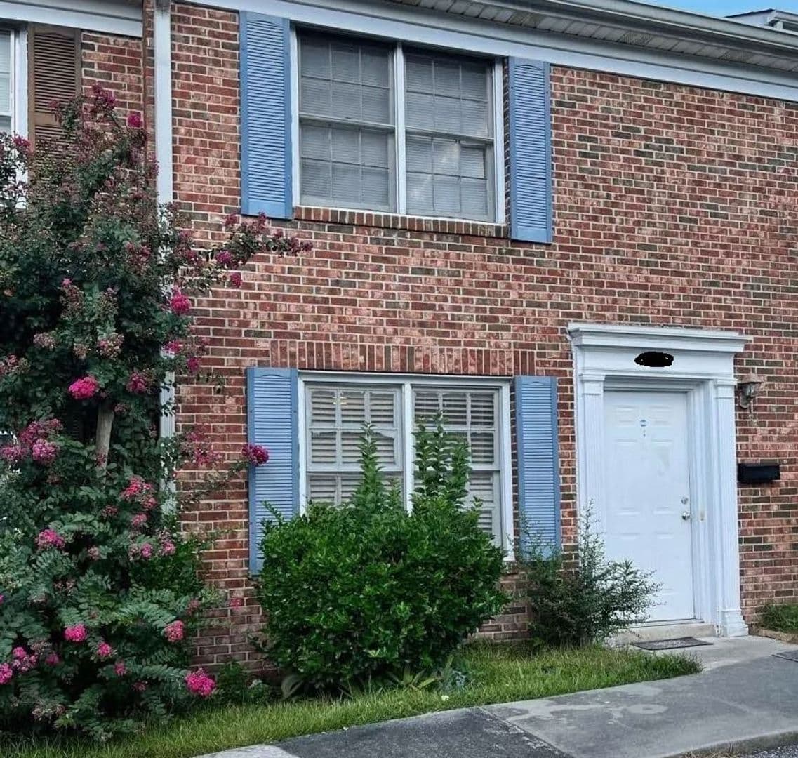 Columbia Apartment: 7602 Hunt Club Road