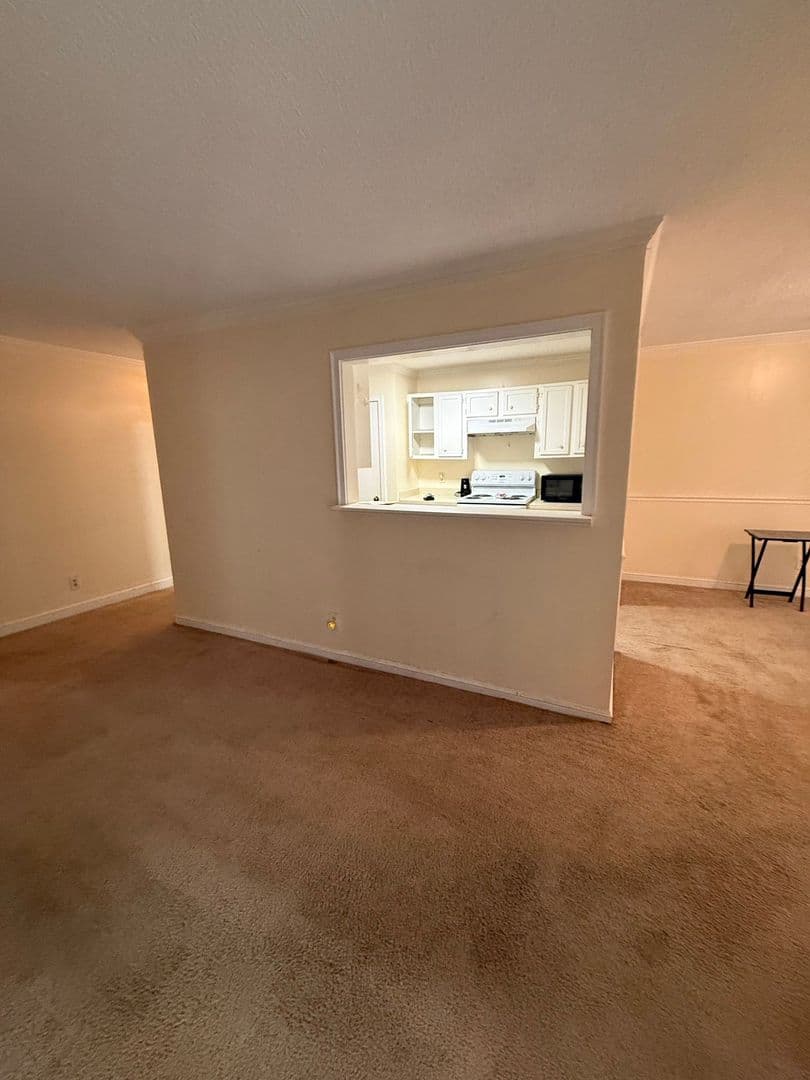 Columbia Apartment: Village Creek Drive