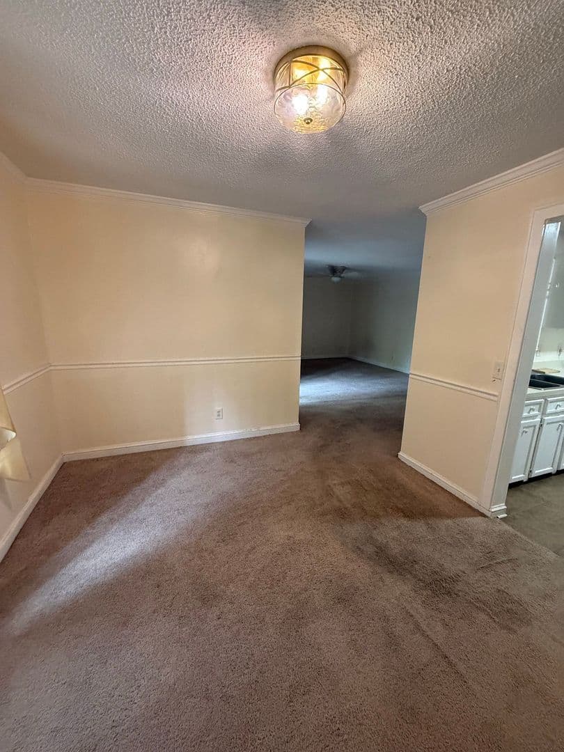 Columbia Apartment: Village Creek Drive