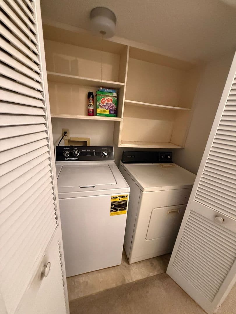 Columbia Apartment: Village Creek Drive