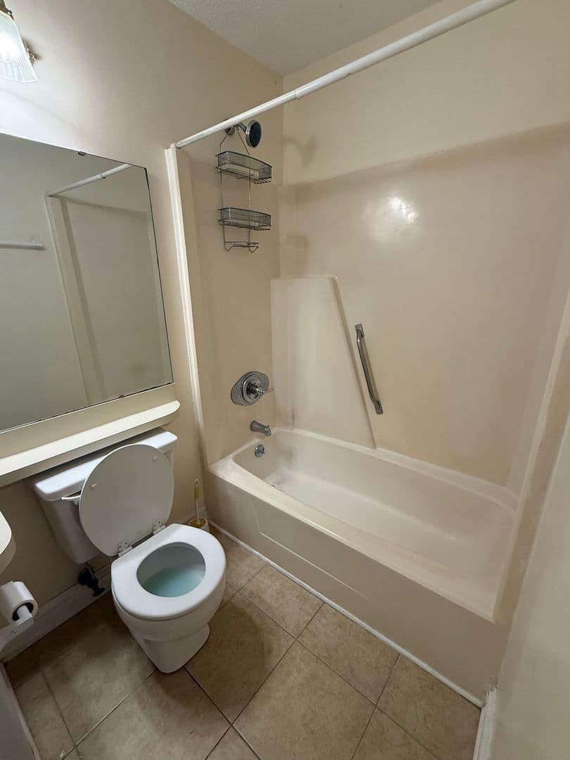 Columbia Apartment: Village Creek Drive