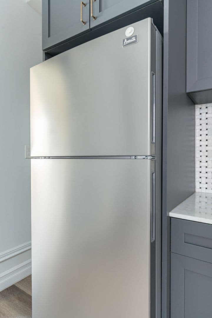 Philadelphia Apartment: 999 N 15th St