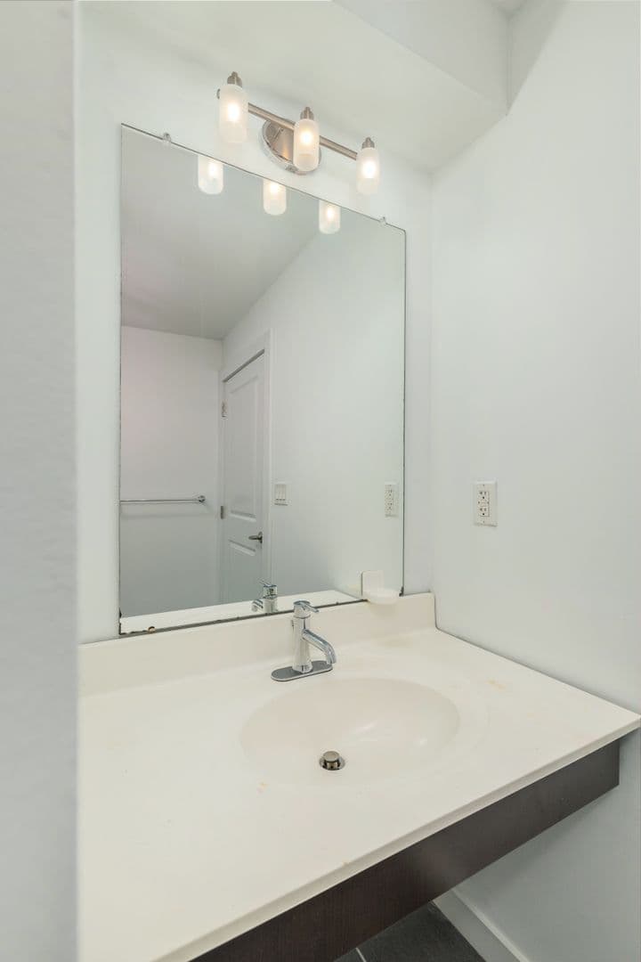 Philadelphia Townhome: 1221 Mt Vernon St