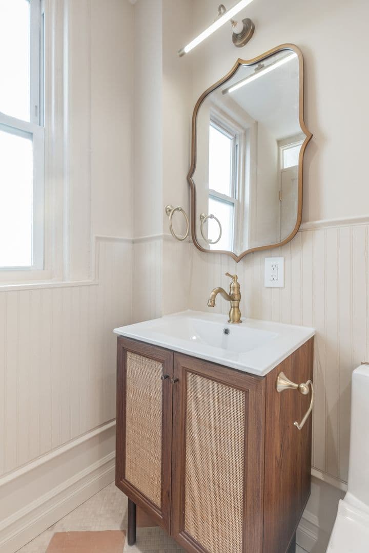 Philadelphia Apartment: 999 N 15th St