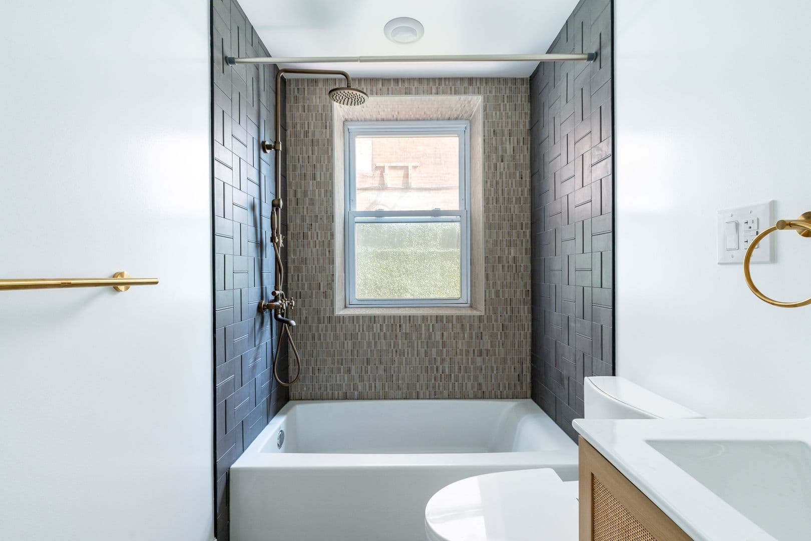 Philadelphia Apartment: 999 N 15th St