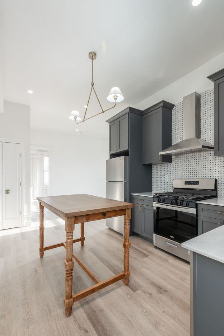 Philadelphia Apartment: 999 N 15th St