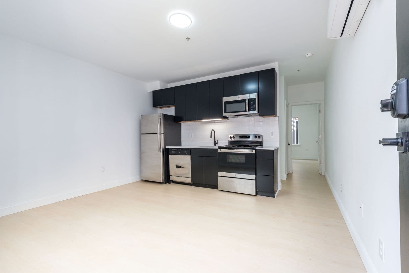 Philadelphia Apartment: 3003 W Glenwood Ave