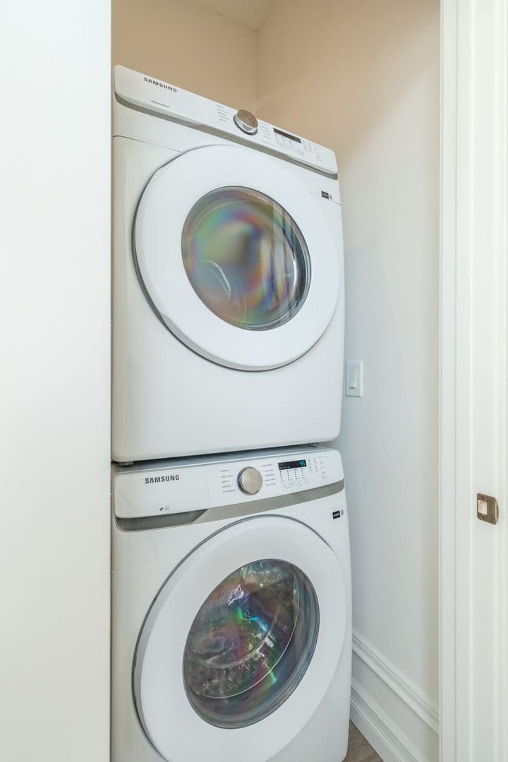 Philadelphia Apartment: 999 N 15th St