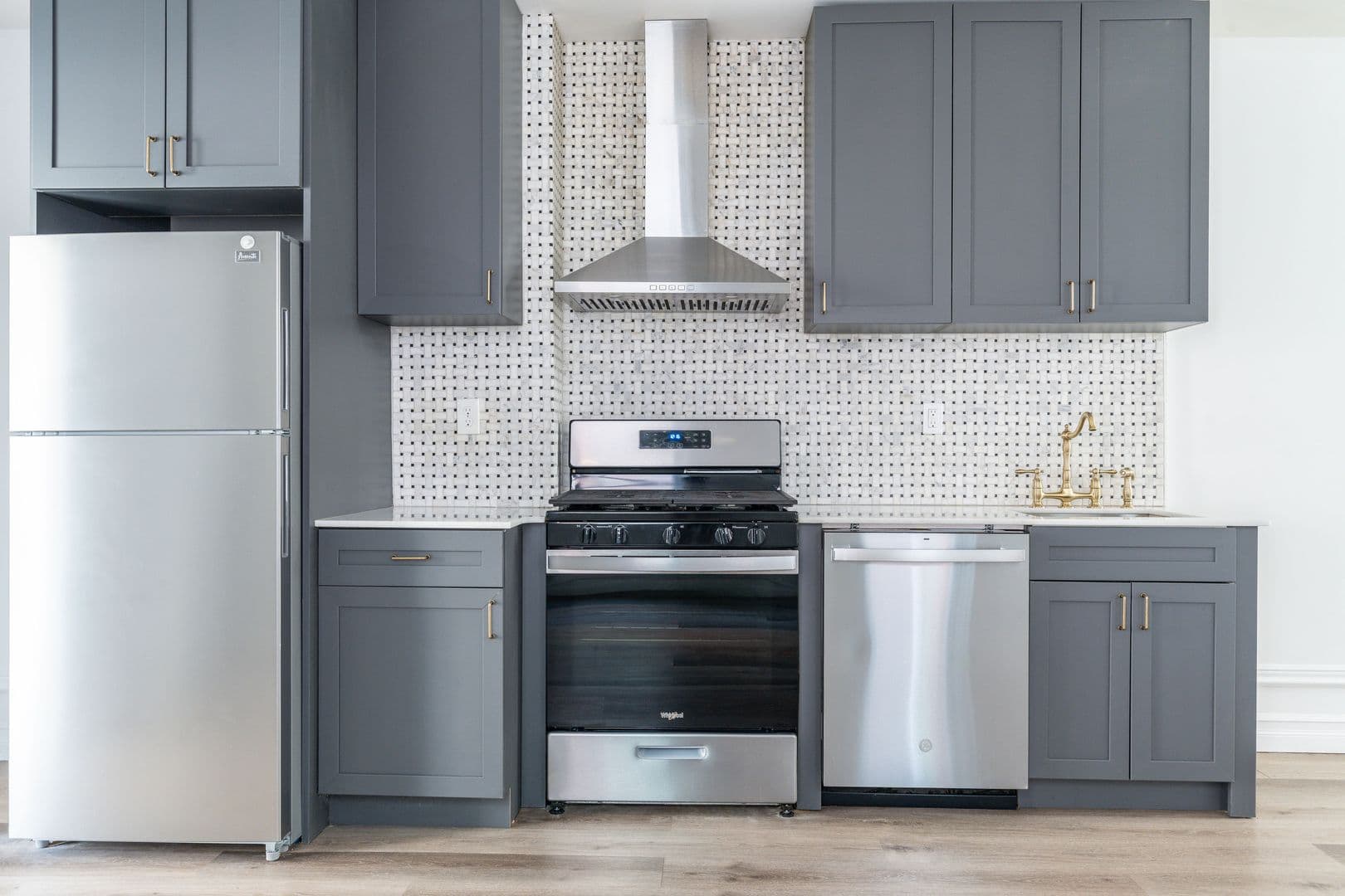 Philadelphia Apartment: 999 N 15th St