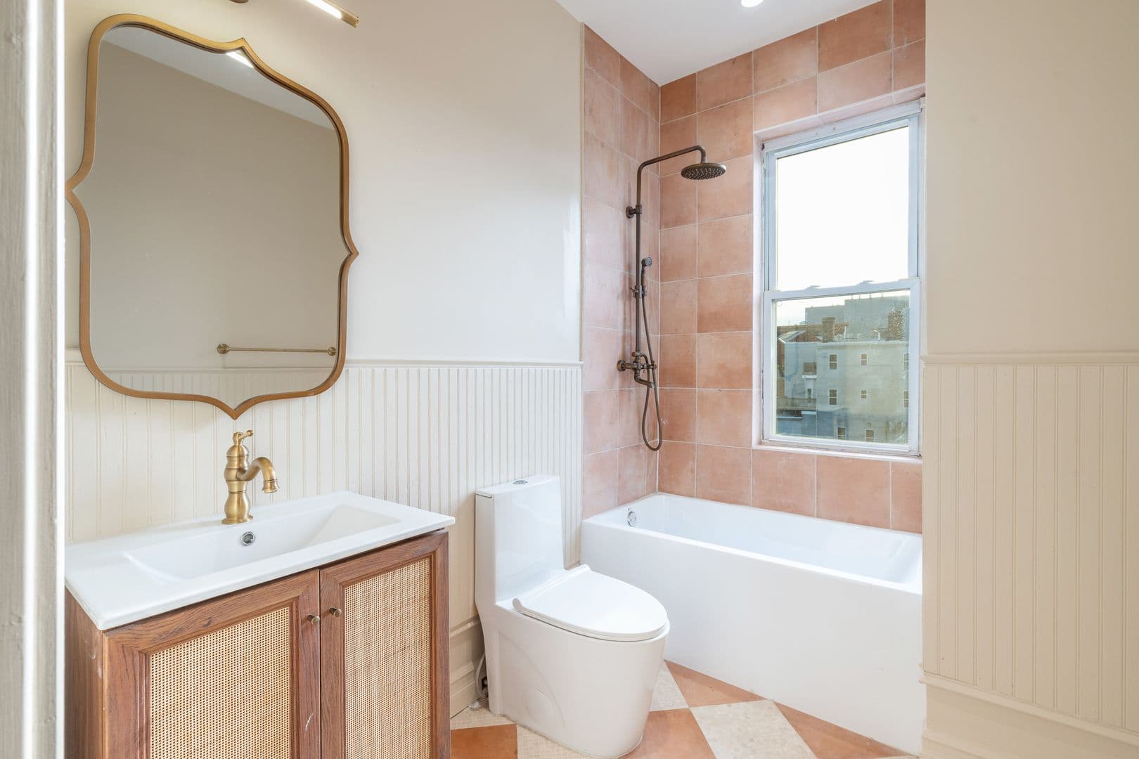 Philadelphia Apartment: 999 N 15th St