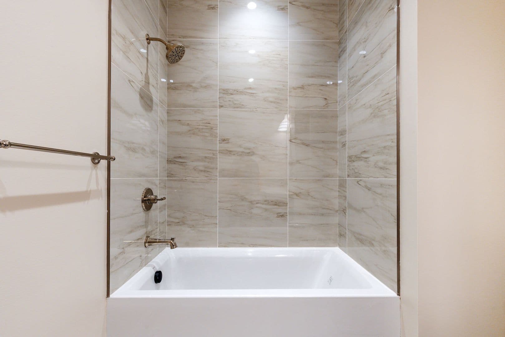 Philadelphia Apartment: 814 North Broad Street