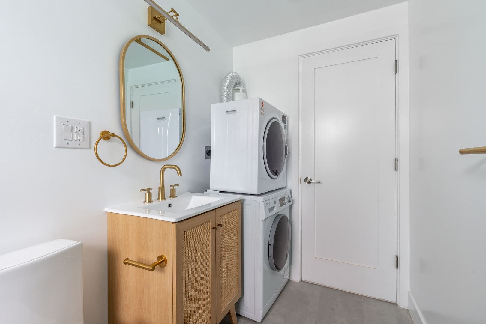 Philadelphia Apartment: 999 N 15th St