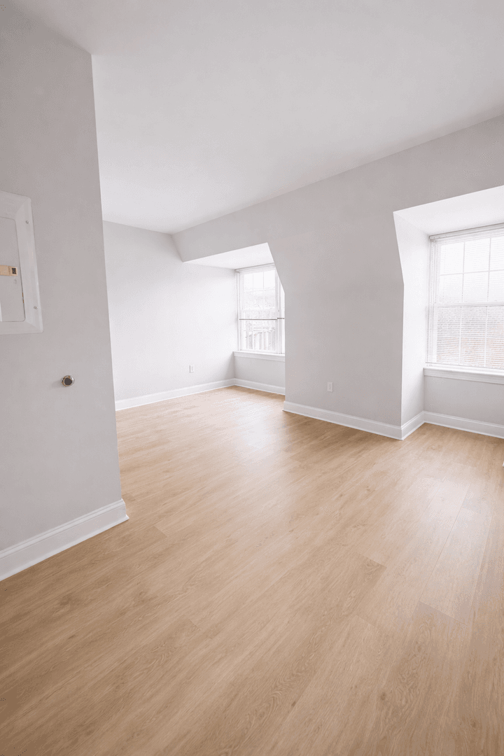Penn Wynne Apartment: 18 E Lancaster Ave