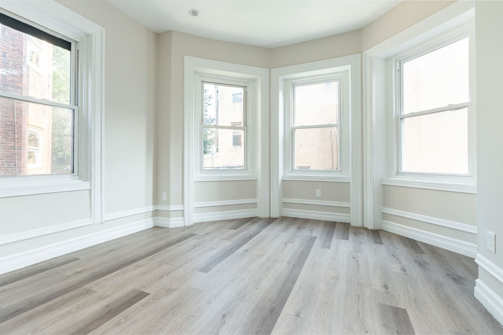 Philadelphia Apartment: 999 N 15th St