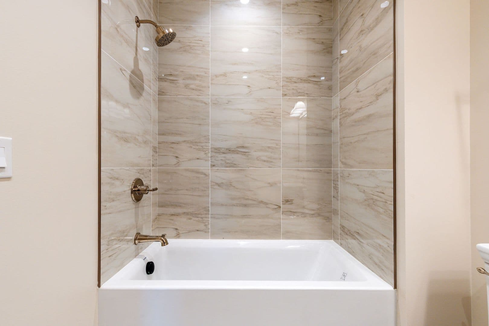 Philadelphia Apartment: 814 North Broad Street