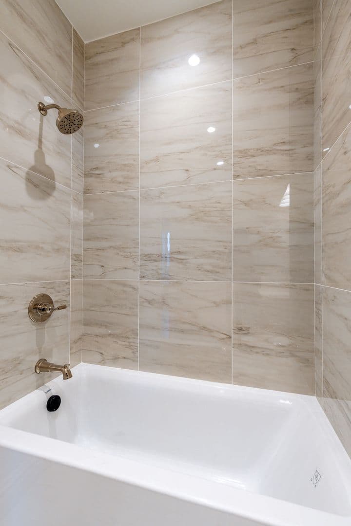 Philadelphia Apartment: 814 North Broad Street